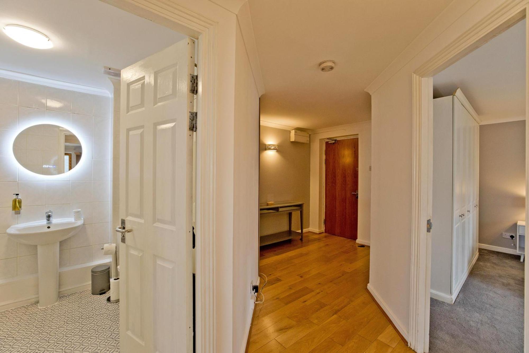 Imperial Meridian Place Apartment London Luaran gambar