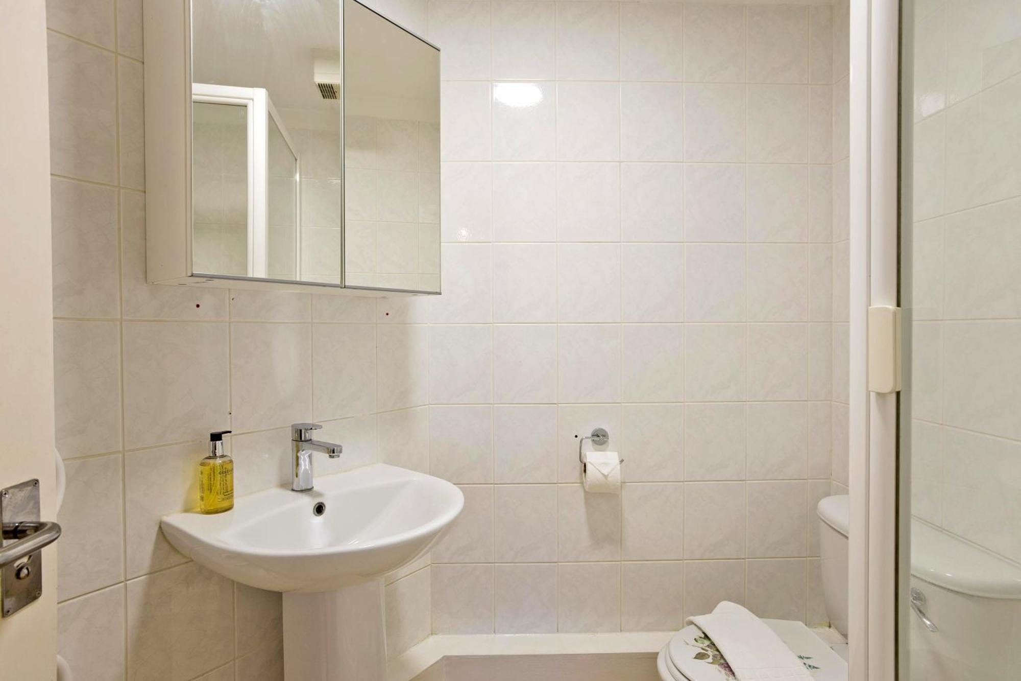 Imperial Meridian Place Apartment London Luaran gambar